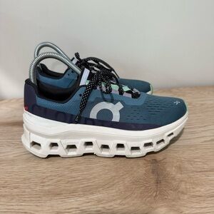 On Clouds Stylish Women's Athletic Shoes in Blue and White